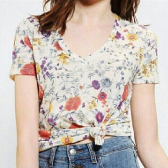 BDG Tops - [BDG Urban Outfitters] White Floral V Neck Tee XS